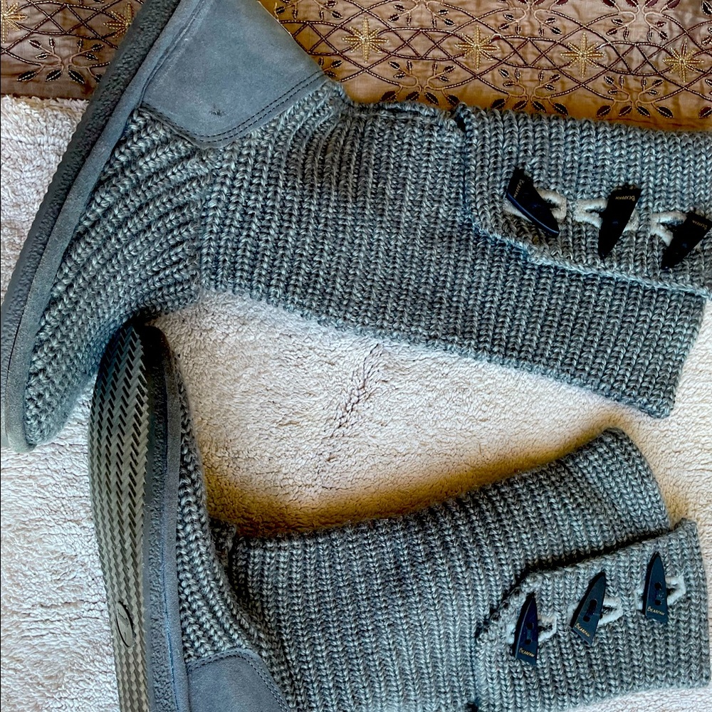 Grey knit boots